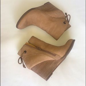 Lucky Brand tan  leather wedge heels size 6